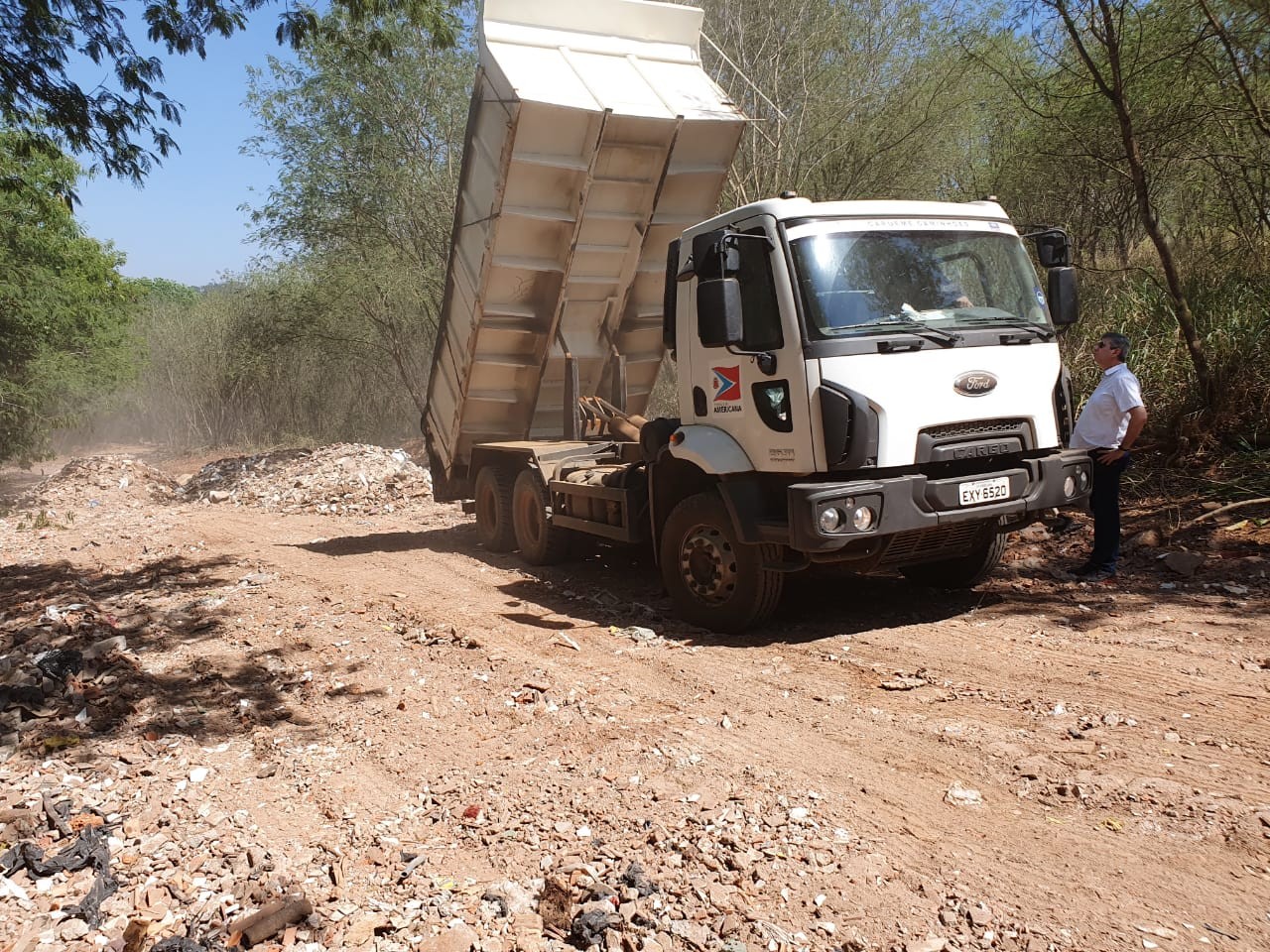 2019116_Vereador flagrou descarte em aterro desativado